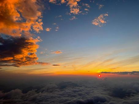 燃えるような夕焼け雲 燃えるような夕焼け雲の写真