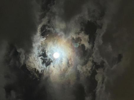 虹 月あかり,虹,珍しいの写真素材