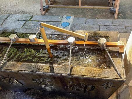 陽に照らされた手水舎 神社,寺院,寺の写真素材