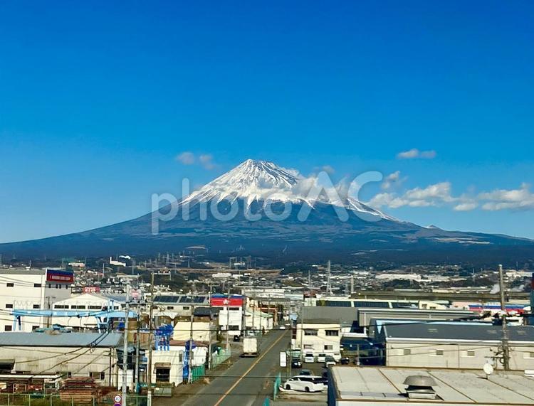 新幹線の車窓からの富士山 富士山,富士,山の写真素材
