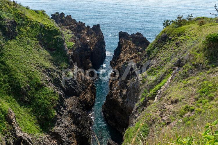 義経の舟隠し 義経の舟隠し,断崖,崖の写真素材