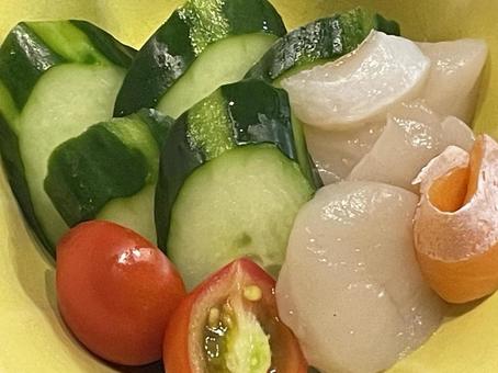 ホタテとサーモン刺身の彩り小鉢 ホタテとサーモン刺身の彩り小鉢 刺身,ホタテ,サーモンの写真素材