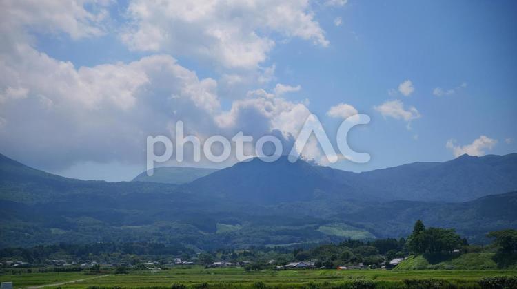 宮崎県と鹿児島県にまたがる霧島連山 宮崎県,鹿児島県,霧島連山の写真素材
