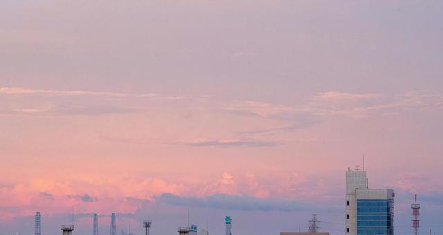 初秋の夕空 初秋の夕空 夕焼け,ピンク,紫の写真素材