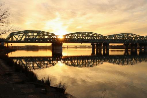 列車 朝日,鉄橋,鉄道の写真素材
