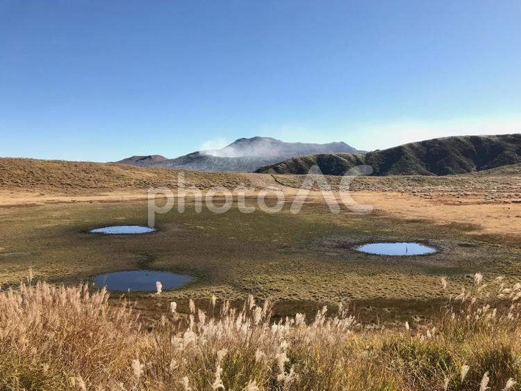 秋の阿蘇草千里 九州,阿蘇,熊本の写真素材