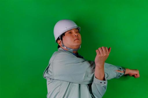 作業服の男性ストレッチ 作業服,男性,ヘルメットの写真素材