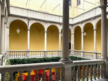 パティオと回廊（バルセロナ） バルセロナ,スペイン,カタルーニャの写真素材