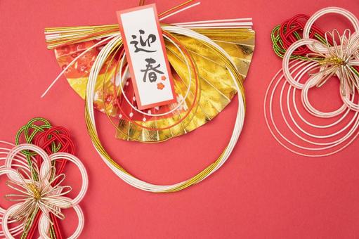 赤背景に映える迎春の水引飾りと和風背景 正月,迎春,新年の写真素材