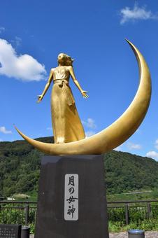 月の女神 ダムの守り神 月の女神,女神,ダムの守り神の写真素材