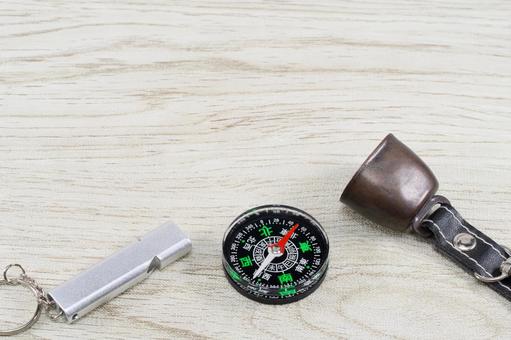 熊鈴 笛 コンパスで登山グッズのイメージ 熊鈴 笛 コンパスで登山グッズのイメージ 登山,遭難,ハイキングの写真素材