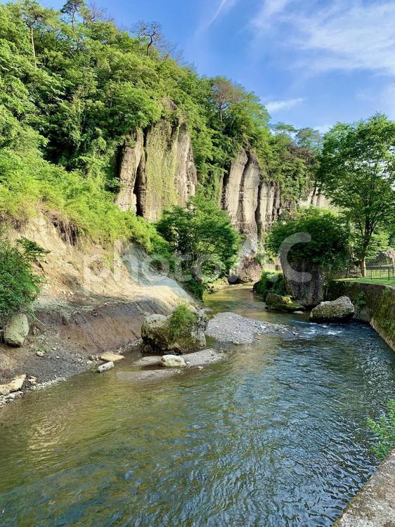 日本の田舎　きれいな川と渓谷 川,空,砂地の写真素材