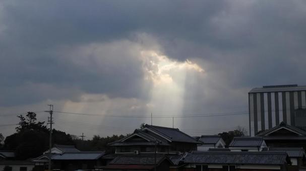 雲の隙間から明かり 空,雲,天使の梯子の写真素材