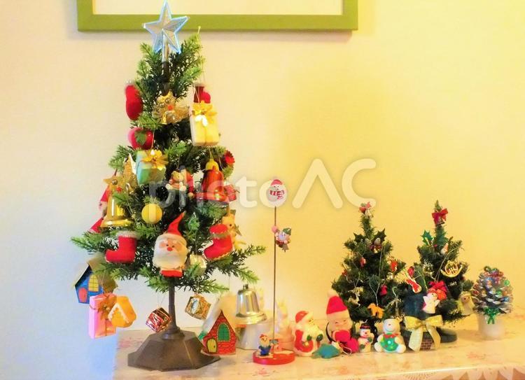 玄関のクリスマスの飾り物 クリスマス,クリスマスツリー,季節の写真素材