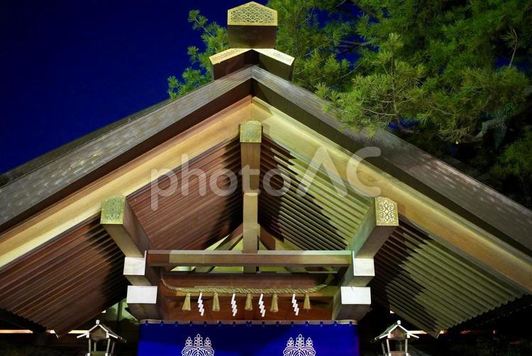 神社の屋根 神社,屋根,何人もありませんの写真素材
