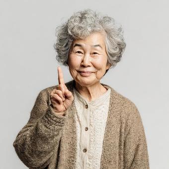 チャーミングなシニアのポートレート チャーミングなシニアのポートレートの写真