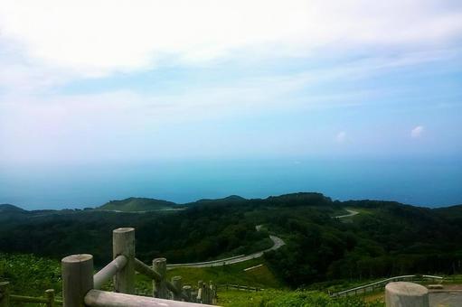 丘の上から見た海の写真の写真