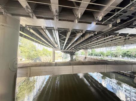 橋の下の川の上 橋の下の川の上 川,橋,橋脚の写真素材
