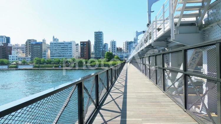 すみだリバーウォークの橋 すみだリバーウォーク,下町観光,東京の写真素材