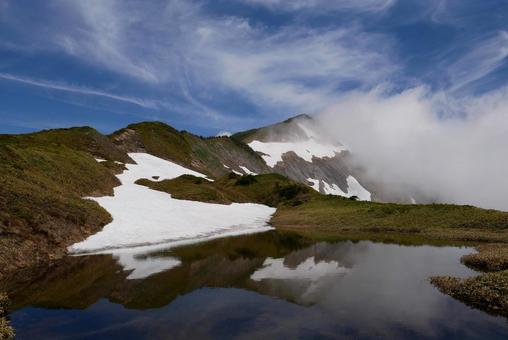 別山と御手洗池 別山と御手洗池 白山,別山,御手洗池の写真素材