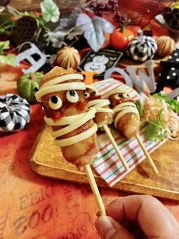 ハロウィン ミイラ肉巻きおにぎり ハロウィン ミイラ肉巻きおにぎりの写真