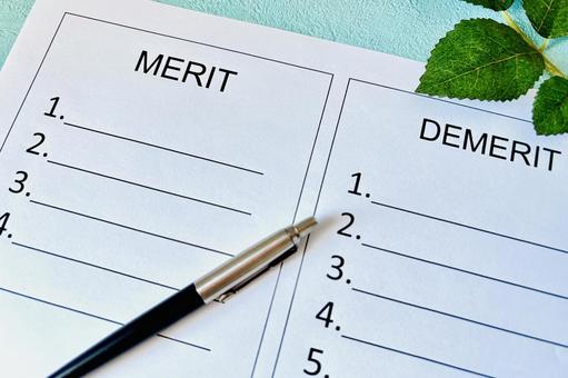 メリット・デメリットの比較表 メリット・デメリットの比較表 メリット,デメリット,比較の写真素材