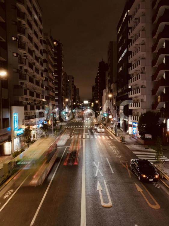 明治通りの夜景 通り,ぼかし,交通量の写真素材
