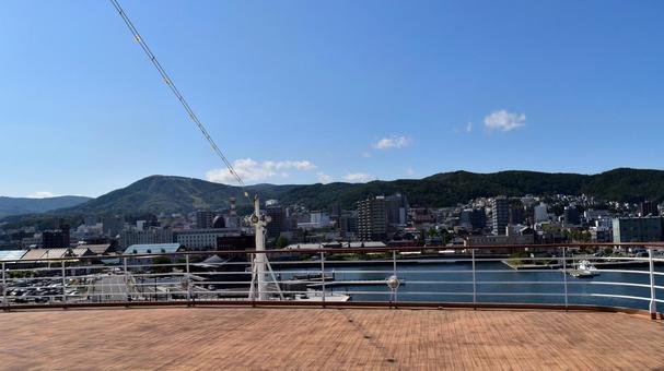 船尾デッキから眺める小樽の街並み 小樽,北海道,港の写真素材