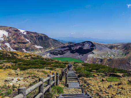 【宮城県】蔵王の御釜 【宮城県】蔵王の御釜 御釜,お釜,蔵王の写真素材