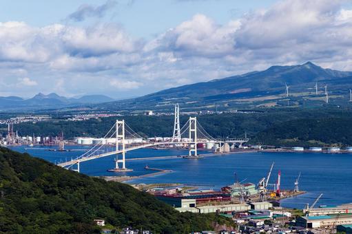 測量山から見た白鳥大橋 測量山から見た白鳥大橋の写真
