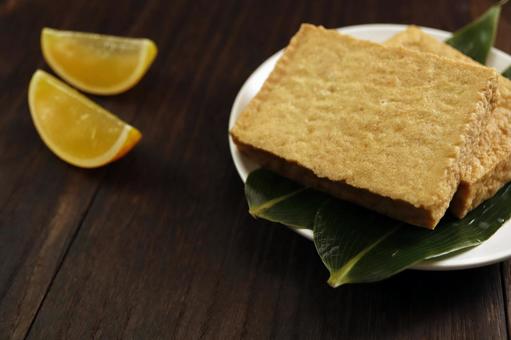 油揚げとレモンの和風料理 油揚げとレモンの和風料理 油揚げ,レモン,和風の写真素材