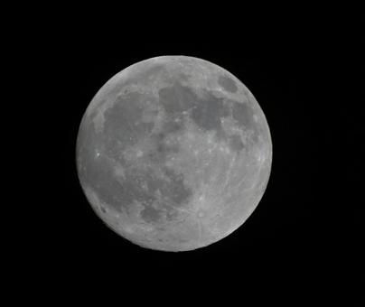 ハーベストムーンです ハーベストムーンです 月,満月,クレーターの写真素材