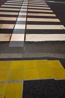 横断歩道 横断歩道 横断歩道,点字,交差点の写真素材