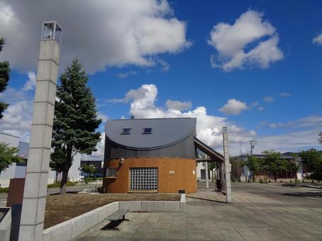 公園の街灯とトイレ 公園の街灯とトイレの写真