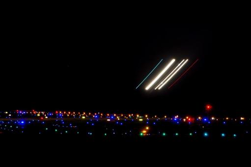 夜の空港 夜の空港の写真
