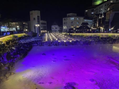 湯畑のライトアップ 紫 湯畑のライトアップ 紫の写真