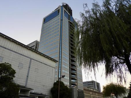 静岡県警察本部を見上げる 静岡県警察本部,静岡県警,警察本部の写真素材