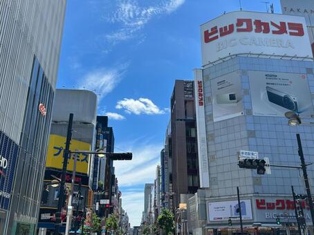 新宿駅東口周辺の風景 新宿駅,新宿駅東口,駅周辺の写真素材
