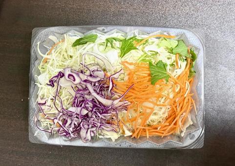 スーパーで買ったサラダ シャキシャキ,玉ねぎ,ベジタリアンの写真素材