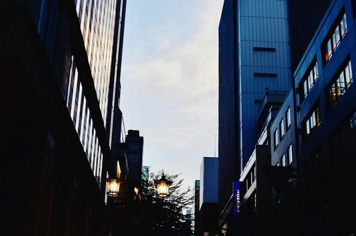 東京銀座夏のマジックアワー3 東京銀座夏のマジックアワー3 東京都中央区銀座,マジックアワー,日没後の写真素材