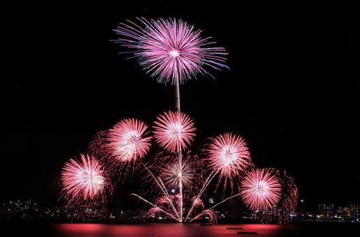 Fireworks over the lake/Matsue Suigo Festival, JPG