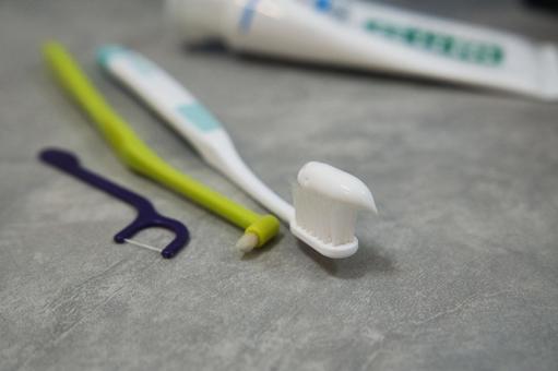 虫歯予防 歯ブラシと歯間ブラシ 虫歯予防 歯ブラシと歯間ブラシ 歯ブラシ,歯間ブラシ,デンタルフロスの写真素材
