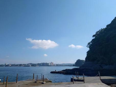 江ノ島稚児ヶ淵から見た海沿い湘南の街並み 江ノ島稚児ヶ淵から見た海沿い湘南の街並み 江の島,稚児ヶ淵,海の写真素材