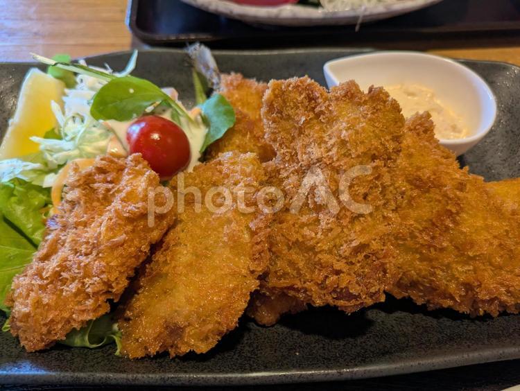 アジフライなど魚のフライ定食 アジフライ,フライ定食,揚げ物の写真素材