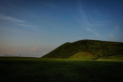 <素材>夕暮れの鬼岳山頂付近の風景 <素材>夕暮れの鬼岳山頂付近の風景の写真