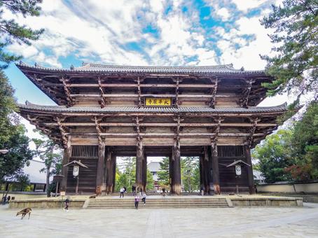 【奈良県】奈良市・東大寺南大門 東大寺,奈良公園,南大門の写真素材