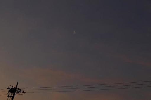 夜明けの三日月 夜明けの三日月の写真