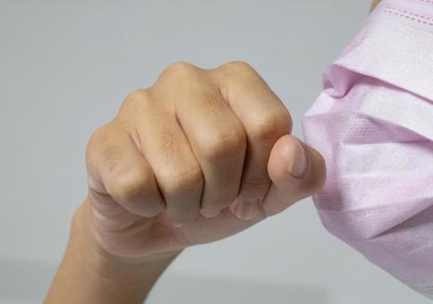 咳き込むマスク姿の人物 マスク,ピンク,予防の写真素材