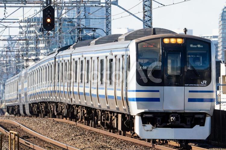 小岩駅を通過する総武線快速電車 交通,鉄道,電車の写真素材