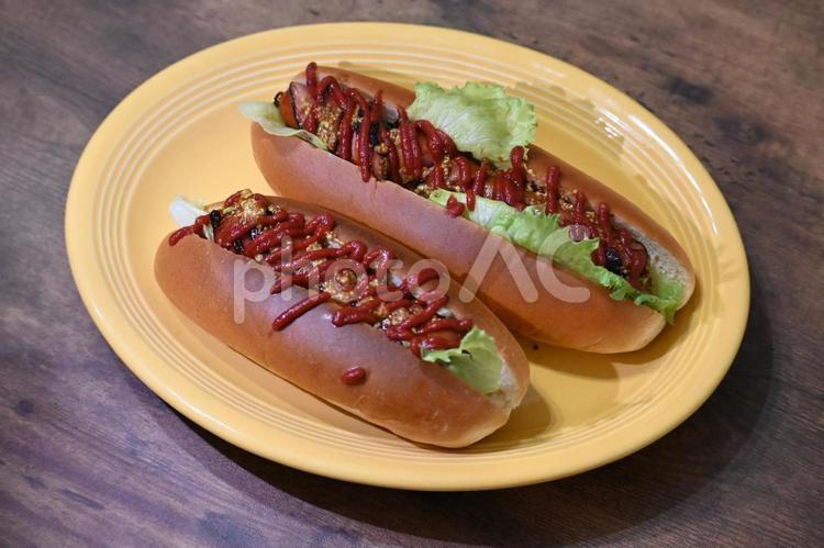 高画質　ホットドッグとお皿 ホットドッグ,パン,ファストフードの写真素材